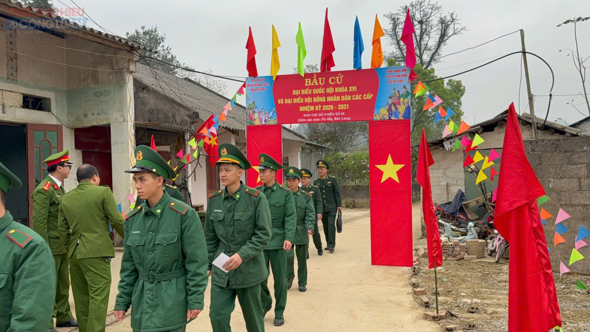 Cán bộ, chiến sĩ Đồn Biên phòng Cửa khẩu quốc tế Trà Lĩnh đến khu vực bỏ phiếu số 5 (xã Trà Lĩnh) tham gia bầu cử đại biểu Quốc hội khóa XVI và đại biểu HĐND các cấp nhiệm kỳ 2026–2031. Cán bộ, chiến sĩ Đồn Biên phòng Cửa khẩu quốc tế Trà Lĩnh đến khu vực bỏ phiếu số 5 (xã Trà Lĩnh) tham gia bầu cử đại biểu Quốc hội khóa XVI và đại biểu HĐND các cấp nhiệm kỳ 2026–2031.