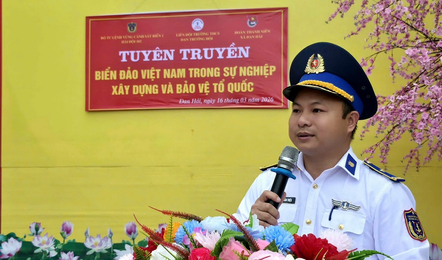 Hải đội 102 tuyên truyền biển đảo cho hơn 1.000 giáo viên, học sinh