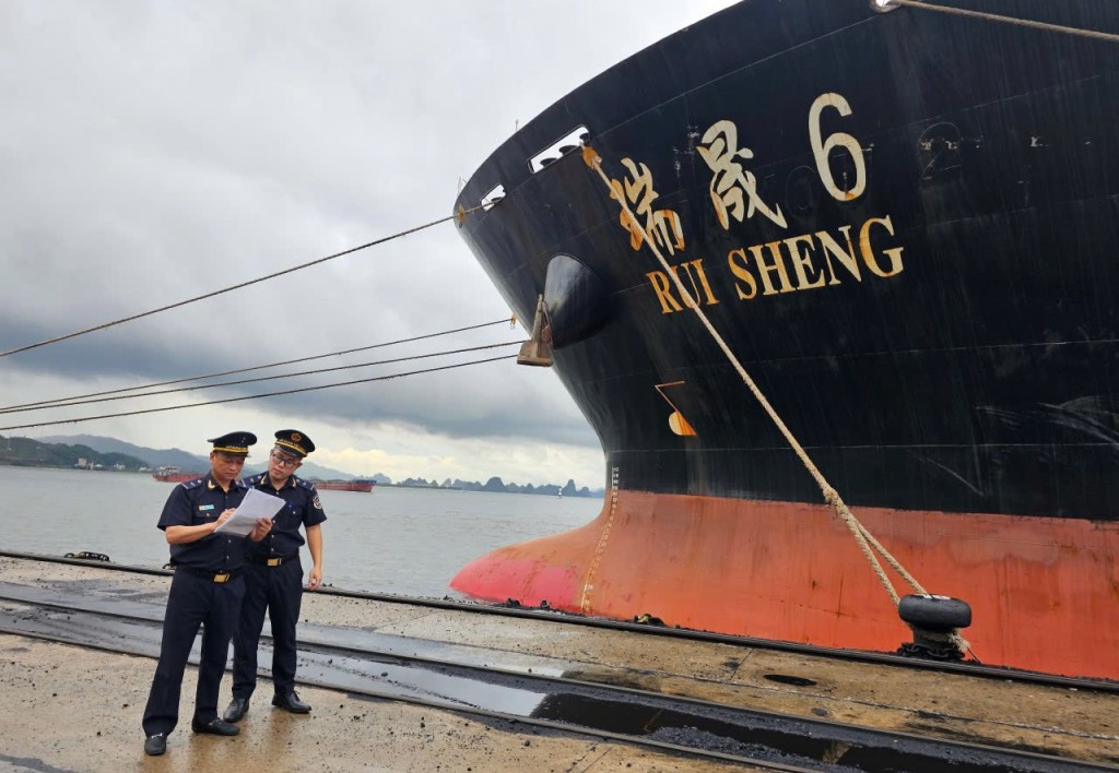 Hải quan cảng Cẩm Phả: Triển khai nhiều giải pháp hỗ trợ doanh nghiệp xuất nhập khẩu