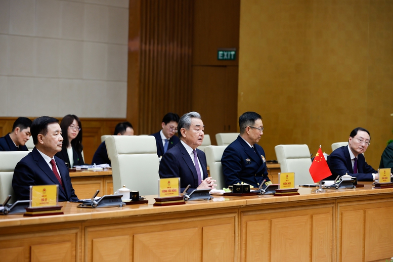 Bộ trưởng Ngoại giao Trung Quốc Vương Nghị, Bộ trưởng Công an Trung Quốc Vương Tiểu Hồng, Bộ trưởng Quốc phòng Trung Quốc Đổng Quân tham dự buổi tiếp - Ảnh: VGP/Nhật Bắc Bộ trưởng Ngoại giao Trung Quốc Vương Nghị, Bộ trưởng Công an Trung Quốc Vương Tiểu Hồng, Bộ trưởng Quốc phòng Trung Quốc Đổng Quân tham dự buổi tiếp - Ảnh: VGP/Nhật Bắc