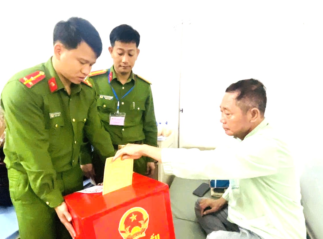 Một số h&igrave;nh ảnh c&ocirc;ng t&aacute;c bầu cử, bỏ phiếu bầu cử tại c&aacute;c đơn vị Trại Tạm giam, Cơ sở cai nghiện ma t&uacute;y thuộc C&ocirc;ng an tỉnh Ninh B&igrave;nh