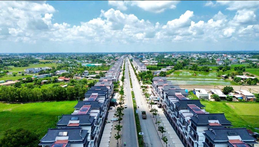 Đặc biệt, trong điều chỉnh quy hoạch chiến lược hình thành Trung tâm chính trị - hành chính mới của tỉnh tại khu vực phía Bắc đô thị Đức Hòa - Hậu Nghĩa. Đặc biệt, trong điều chỉnh quy hoạch chiến lược hình thành Trung tâm chính trị - hành chính mới của tỉnh tại khu vực phía Bắc đô thị Đức Hòa - Hậu Nghĩa.