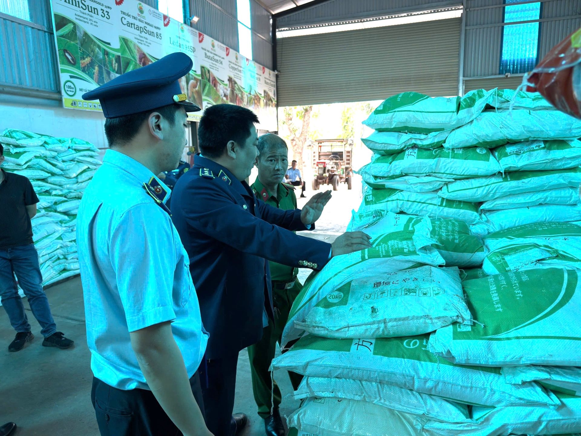 Chuyển hồ sơ truy cứu trách nhiệm hình sự vụ sản xuất gần 90 tấn phân bón giả