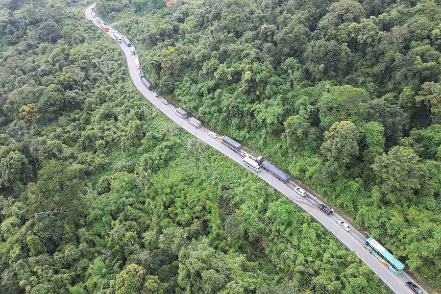 Đèo Bảo Lộc là cung đèo huyết mạch nằm trên Quốc lộ 20 nối Lâm Đồng với TP Hồ Chí Minh và các tỉnh Đông Nam Bộ Đèo Bảo Lộc là cung đèo huyết mạch nằm trên Quốc lộ 20 nối Lâm Đồng với TP Hồ Chí Minh và các tỉnh Đông Nam Bộ