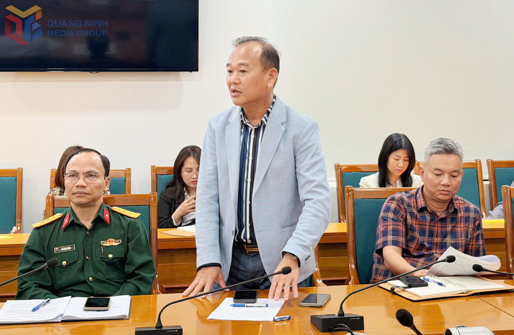 Đại diện Chi hội Lữ hành Quảng Ninh phát biểu tại cuộc họp Đại diện Chi hội Lữ hành Quảng Ninh phát biểu tại cuộc họp