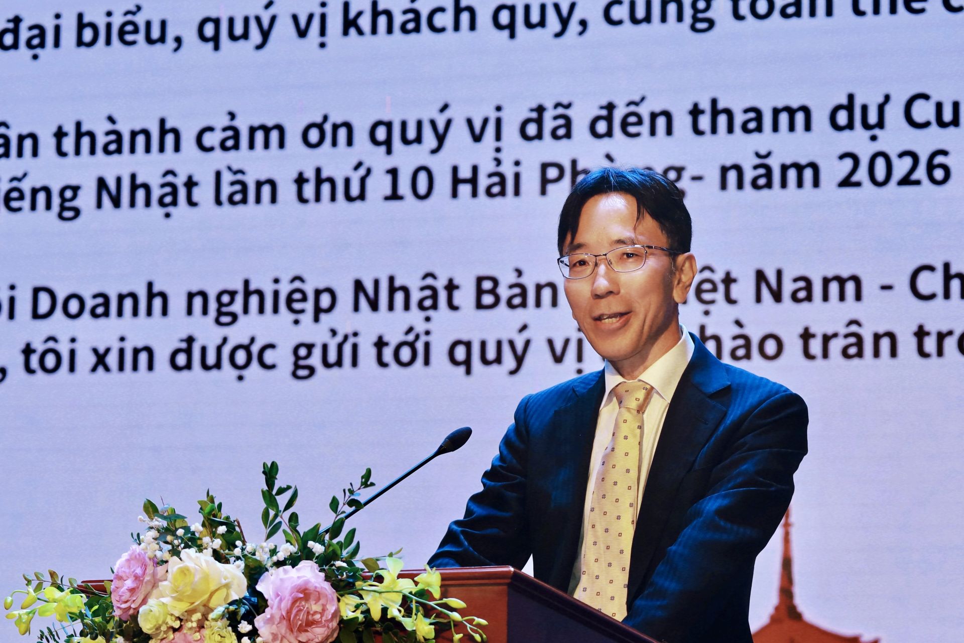 L&atilde;nh đạo Hiệp hội Doanh nghiệp Nhật Bản tại Việt Nam - Chi nh&aacute;nh Hải Ph&ograve;ng ph&aacute;t biểu khai mạc V&ograve;ng chung kết cuộc thi.