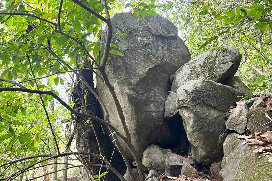 Lâm Đồng: Phá dỡ khối đá khổng lồ treo lơ lửng trên đèo Bảo Lộc