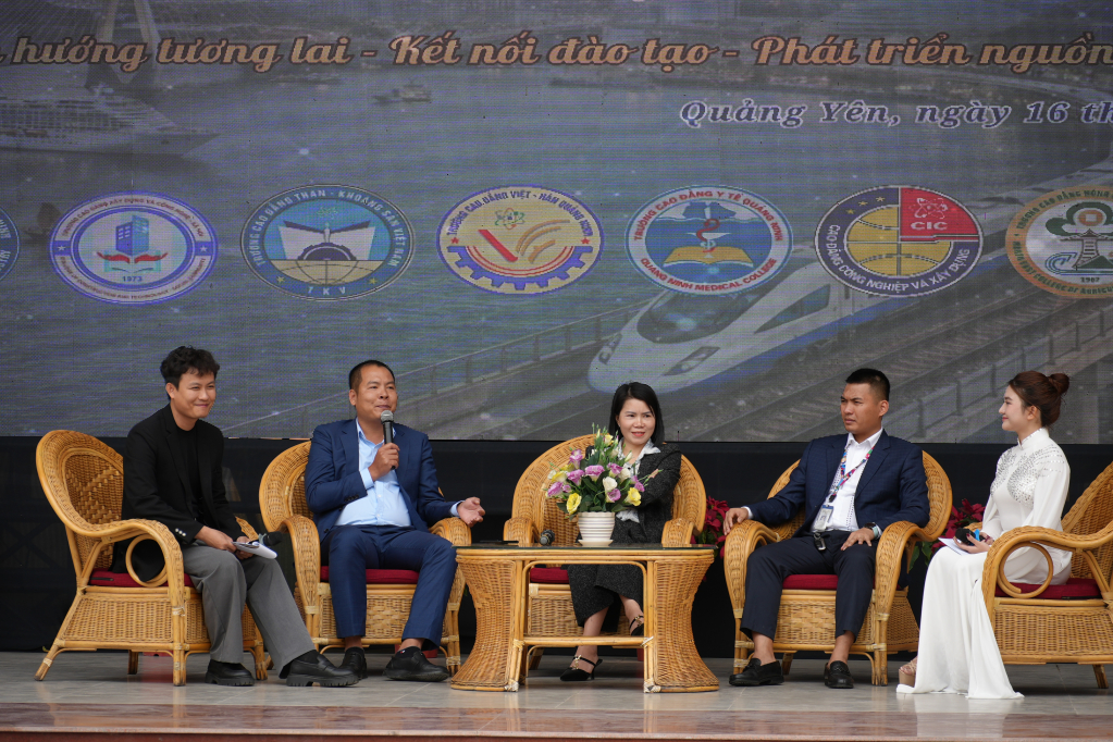 Trong phần giao lưu, các khách mời đã chia sẻ những câu chuyện thú vị và truyền cảm hứng về cơ hội phát triển nghề nghiệp và thu nhập khi theo đuổi con đường học nghề Trong phần giao lưu, các khách mời đã chia sẻ những câu chuyện thú vị và truyền cảm hứng về cơ hội phát triển nghề nghiệp và thu nhập khi theo đuổi con đường học nghề