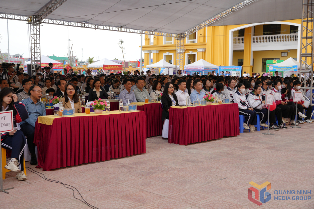 Quảng Ninh: Trên 1.000 học sinh tham gia Ngày hội tư vấn tuyển sinh – hướng nghiệp năm 2026