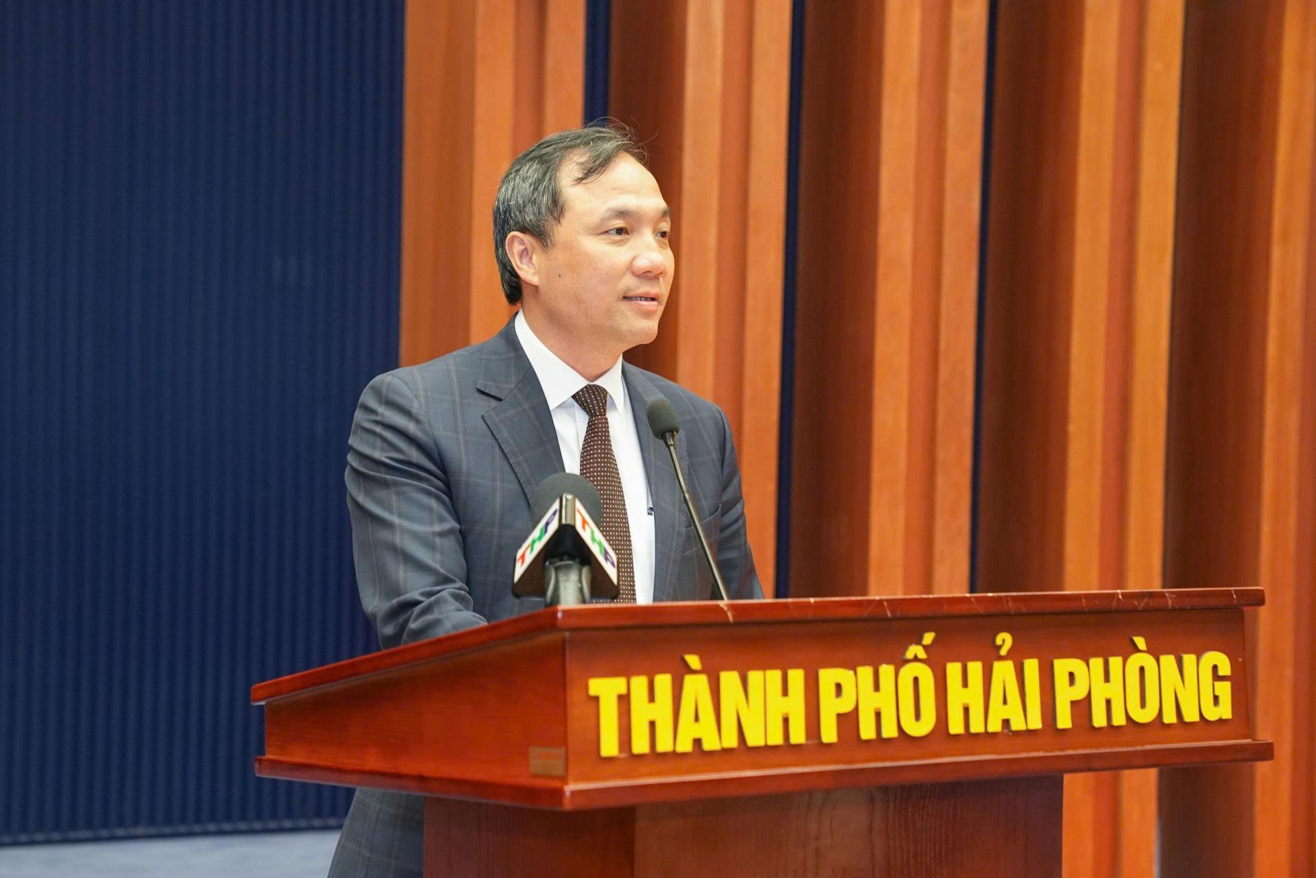 Đồng chí Hoàng Trung Dũng, Phó Trưởng Ban Thường trực Ban Tổ chức Trung ương phát biểu tại Hội nghị. Đồng chí Hoàng Trung Dũng, Phó Trưởng Ban Thường trực Ban Tổ chức Trung ương phát biểu tại Hội nghị.