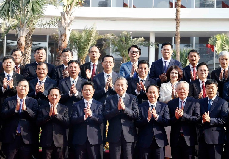 Tổng Bí thư Tô Lâm và các đại biểu. Ảnh: Thống Nhất/TTXVN Tổng Bí thư Tô Lâm và các đại biểu. Ảnh: Thống Nhất/TTXVN