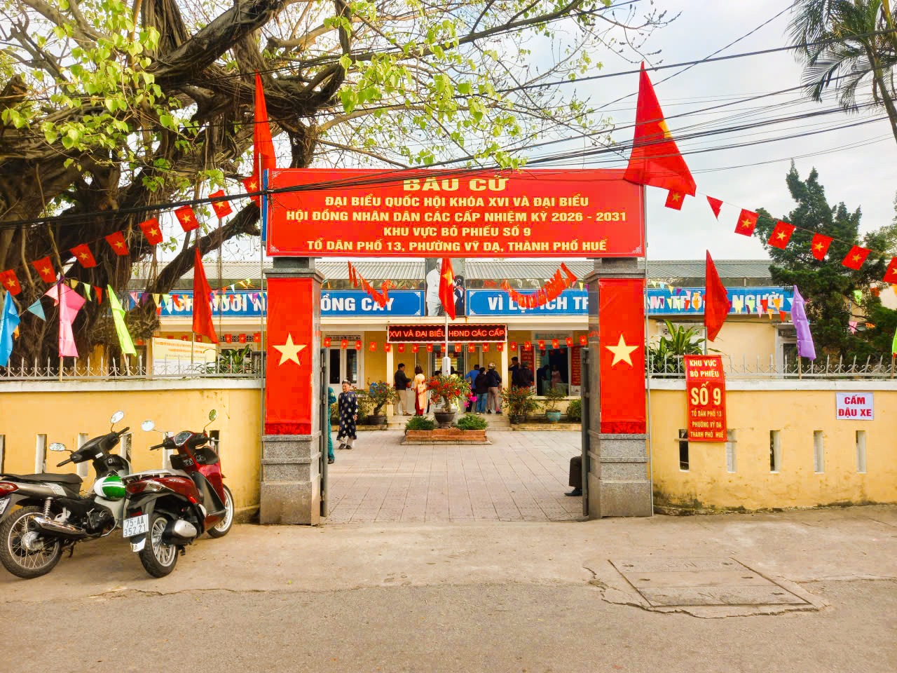 Một điểm bỏ phiếu tại phường Vỹ Dạ, Huế