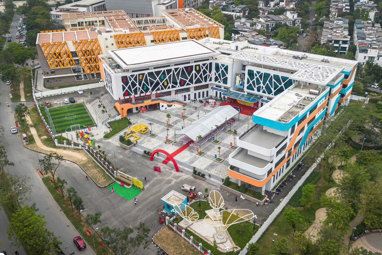 Hà Nội: Trường Tiểu học Hoàng Mai chính thức gắn biển công trình cấp Thành phố