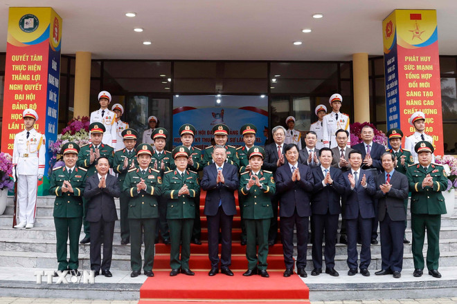 Tổng B&iacute; thư T&ocirc; L&acirc;m v&agrave; c&aacute;c đại biểu - Ảnh: TTXVN