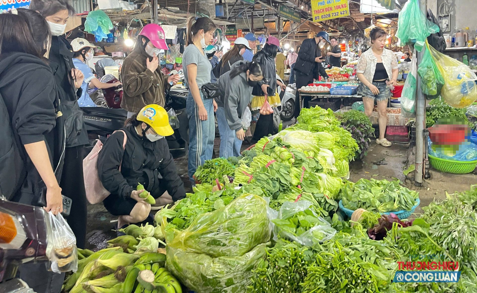 H&igrave;nh ảnh ghi nhận tại chợ Ph&ugrave;ng Khoang.