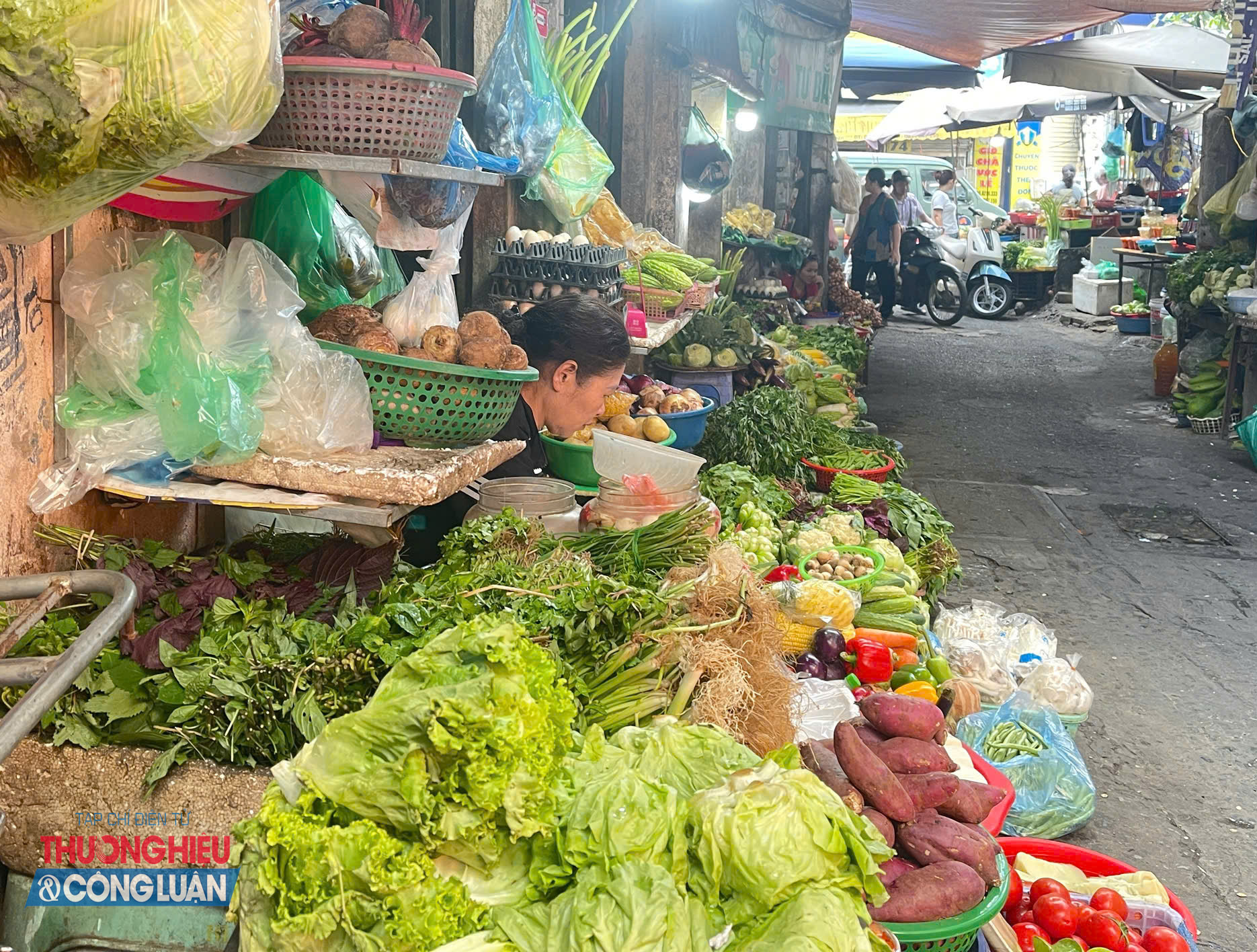 Hà Nội: Giá thực phẩm nhích lên, siêu thị đẩy mạnh ưu đãi “giữ giá”