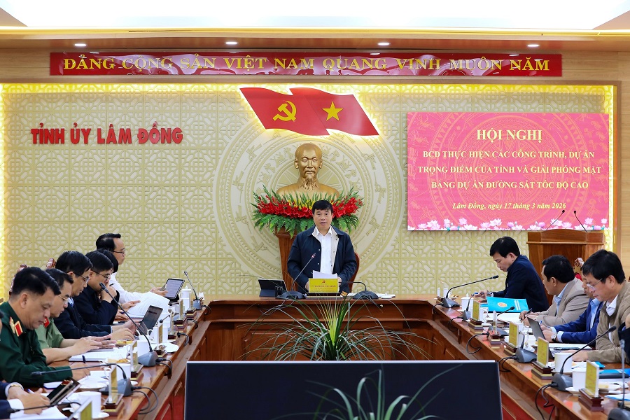 Bí thư Tỉnh ủy Lâm Đồng Y Thanh Hà Niê Kđăm đề nghị thống nhất ý chí, tăng cường công tác phối hợp giữa các ban, ngành để các dự án trọng điểm triển khai đúng kế hoạch, phát huy hiệu quả