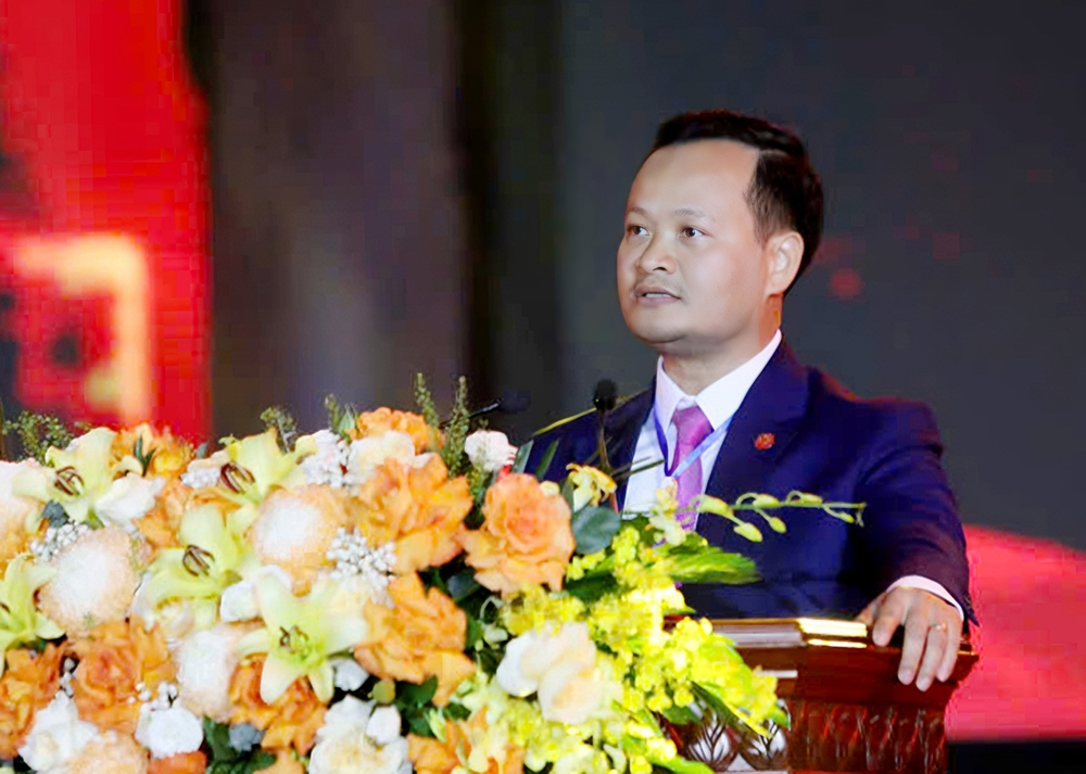 Đồng chí Thân Hải Nam, Bí thư Đảng ủy, Chủ tịch HĐND xã Yên Thế đọc diễn văn kỷ niệm. Đồng chí Thân Hải Nam, Bí thư Đảng ủy, Chủ tịch HĐND xã Yên Thế đọc diễn văn kỷ niệm.