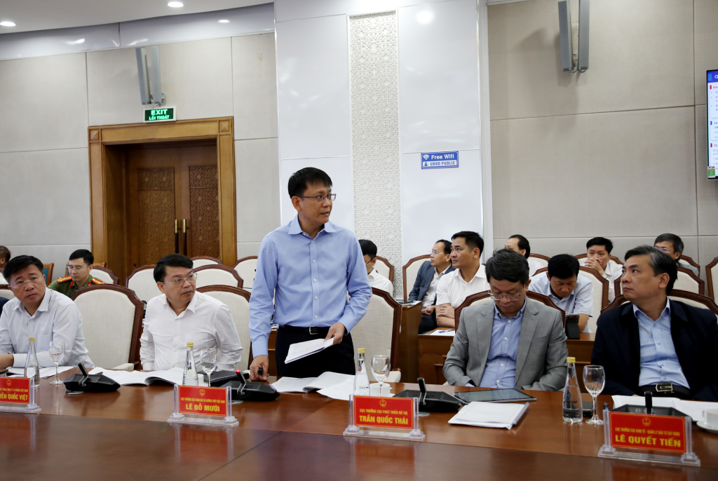 Th&agrave;nh vi&ecirc;n Đo&agrave;n c&ocirc;ng t&aacute;c của Bộ X&acirc;y dựng ph&aacute;t biểu tại cuộc l&agrave;m việc