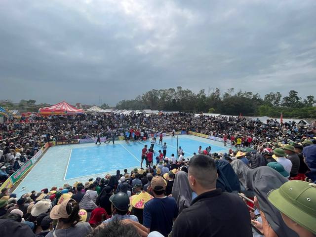 C&aacute;c trận đấu b&oacute;ng chuyền nam hấp dẫn tại khu&ocirc;n khổ Lễ hội Đền Đức Ho&agrave;ng 2026.