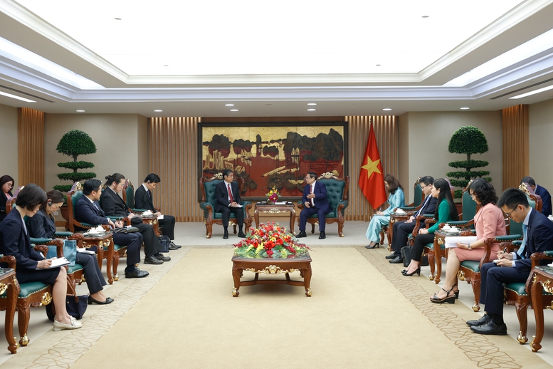 Đại sứ Ito Naoki khẳng định sẽ báo cáo với Chính phủ Nhật Bản và các cơ quan liên quan của Nhật Bản về các đề xuất của Thủ tướng Chính phủ liên quan hỗ trợ Việt Nam đảm bảo an ninh năng lượng - Ảnh: VGP/Nhật Bắc Đại sứ Ito Naoki khẳng định sẽ báo cáo với Chính phủ Nhật Bản và các cơ quan liên quan của Nhật Bản về các đề xuất của Thủ tướng Chính phủ liên quan hỗ trợ Việt Nam đảm bảo an ninh năng lượng - Ảnh: VGP/Nhật Bắc