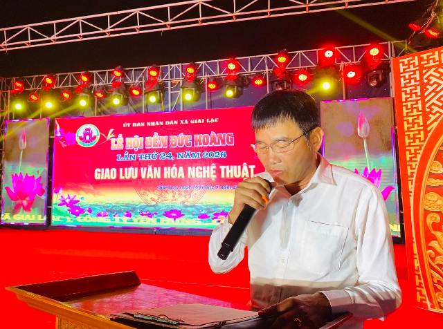 &Ocirc;ng Nguyễn Trọng Dũng B&iacute; thư Đảng ủy x&atilde; Giai Lạc ph&aacute;t biểu tại đ&ecirc;m giao lưu văn nghệ Lễ hội Đền Đức Ho&agrave;ng 2026.