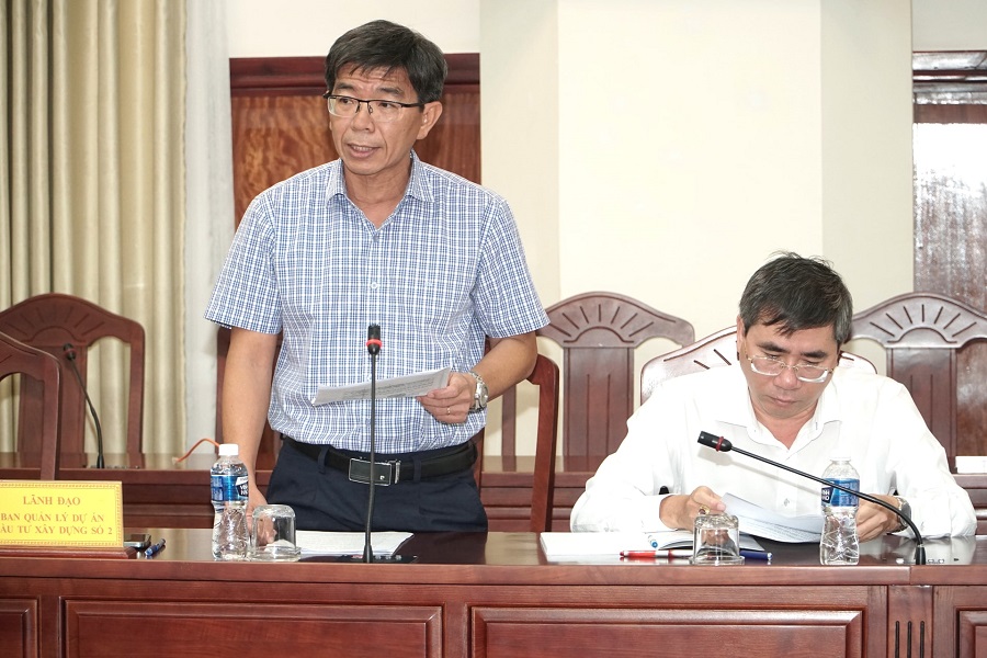 L&atilde;nh đạo Ban Quản l&yacute; dự &aacute;n đầu tư x&acirc;y dựng số 2 b&aacute;o c&aacute;o tại buổi l&agrave;m việc