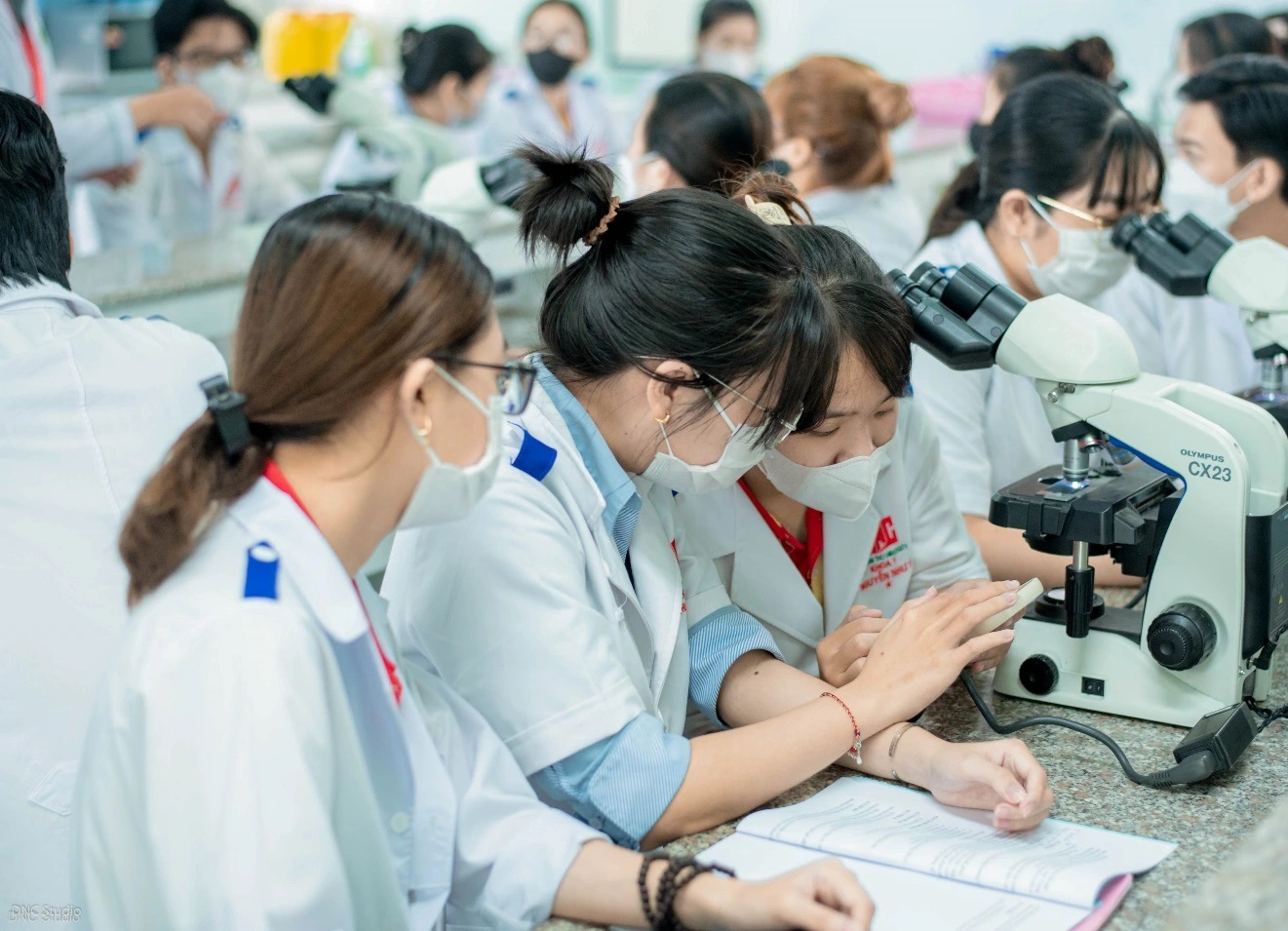 Học ngành Sức khỏe 2026: Thí sinh cần chuẩn bị gì ngoài điểm số?