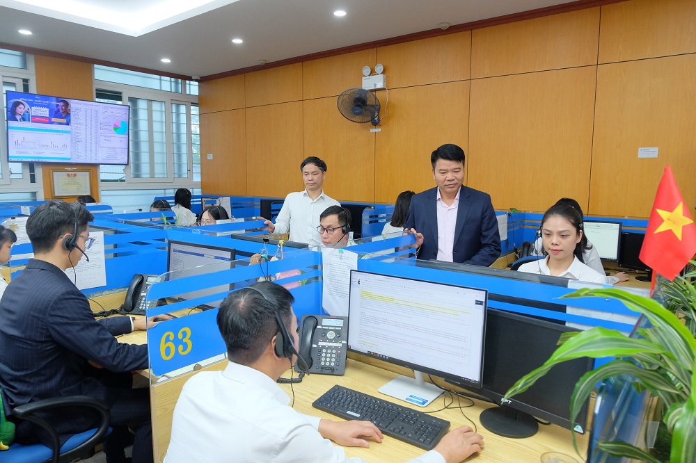 Trung t&acirc;m Chăm s&oacute;c kh&aacute;ch h&agrave;ng tăng cường đi&ecirc;̣n thoại vi&ecirc;n đảm bảo th&ocirc;ng tin th&ocirc;ng suốt trong thời gian bầu cử