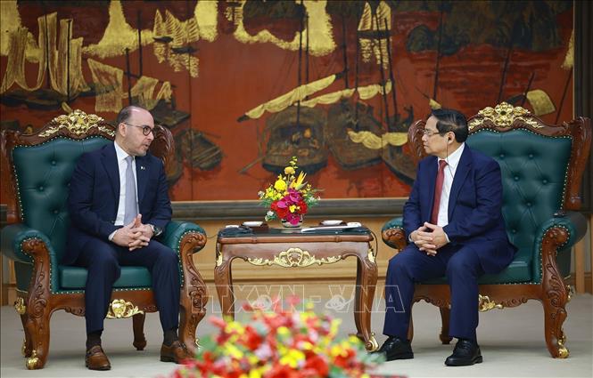 Thủ tướng Phạm Minh Ch&iacute;nh tiếp &ocirc;ng Khalid Ali Abdullah Abel, Đại sứ đặc mệnh to&agrave;n quyền Nh&agrave; nước Qatar tại Việt Nam. Ảnh: Dương Giang/TTXVN