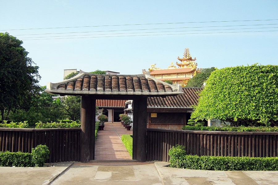 Cổng v&agrave;o Khu di t&iacute;ch Dục Thanh, Phường Phan Thiết, tỉnh L&acirc;m Đồng. Ảnh: Bảo t&agrave;ng Hồ Ch&iacute; Minh B&igrave;nh Thuận, L&acirc;m Đồng cung cấp.