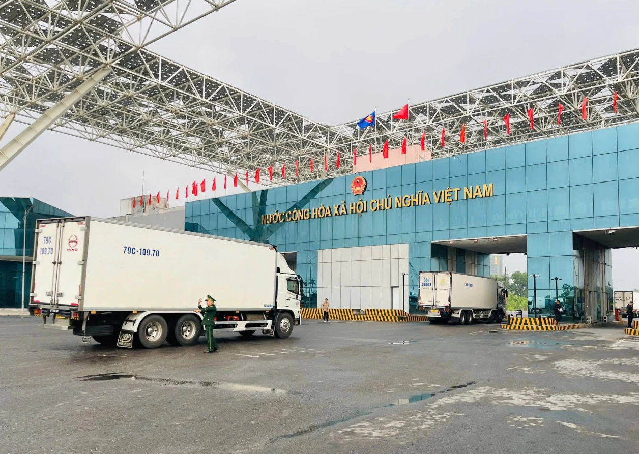 Cửa khẩu Móng Cái tạm dừng thông quan theo khung giờ trong hai ngày 18 và 19/3