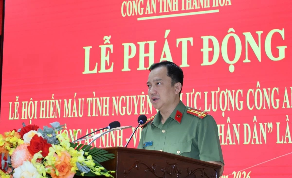 Đại t&aacute; Trần Th&aacute;i Quang Ho&agrave;ng, Ph&oacute; Gi&aacute;m đốc C&ocirc;ng an tỉnh ph&aacute;t biểu tại Lễ hội hiến m&aacute;u t&igrave;nh nguyện.