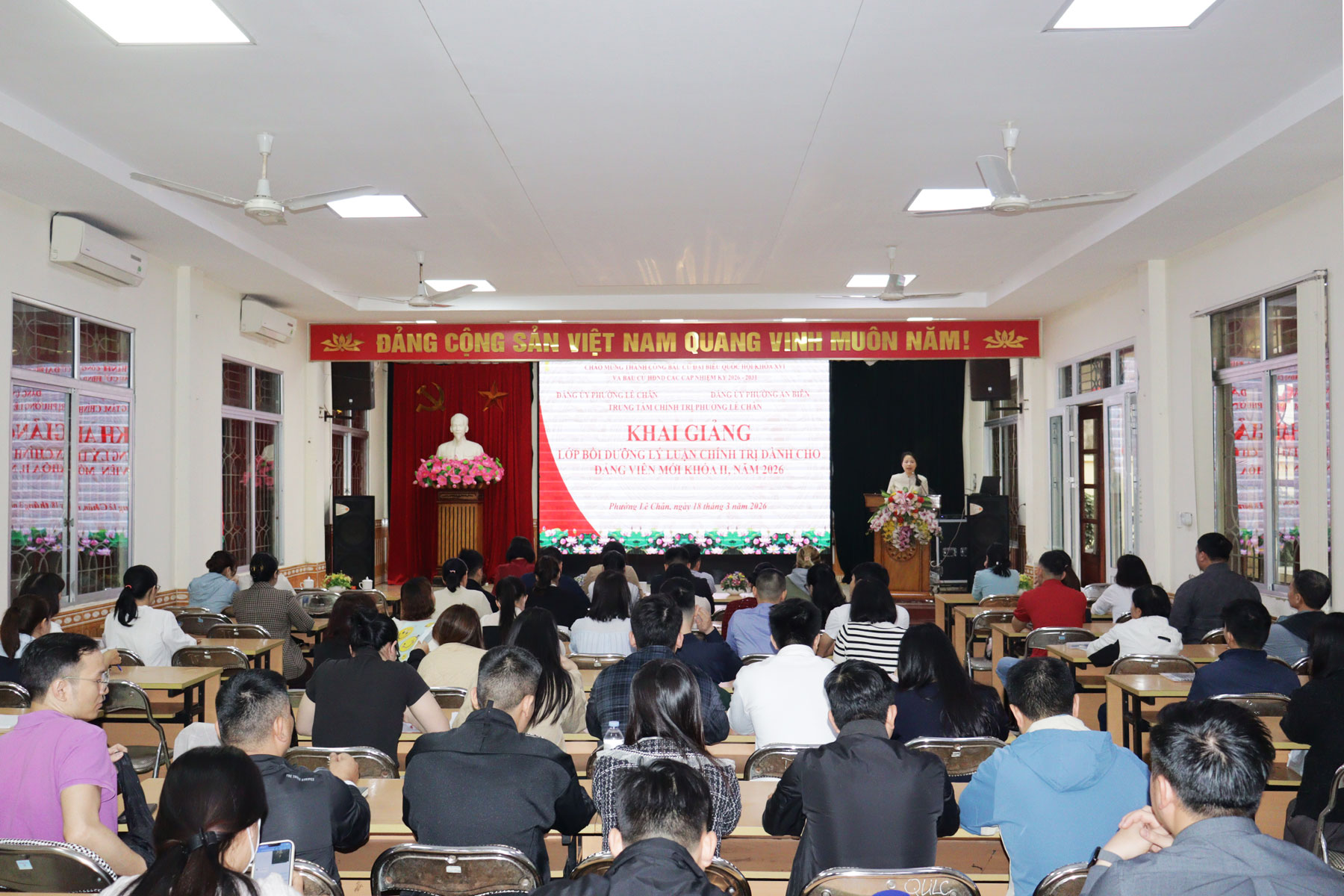 Quang cảnh Lễ khai giảng.