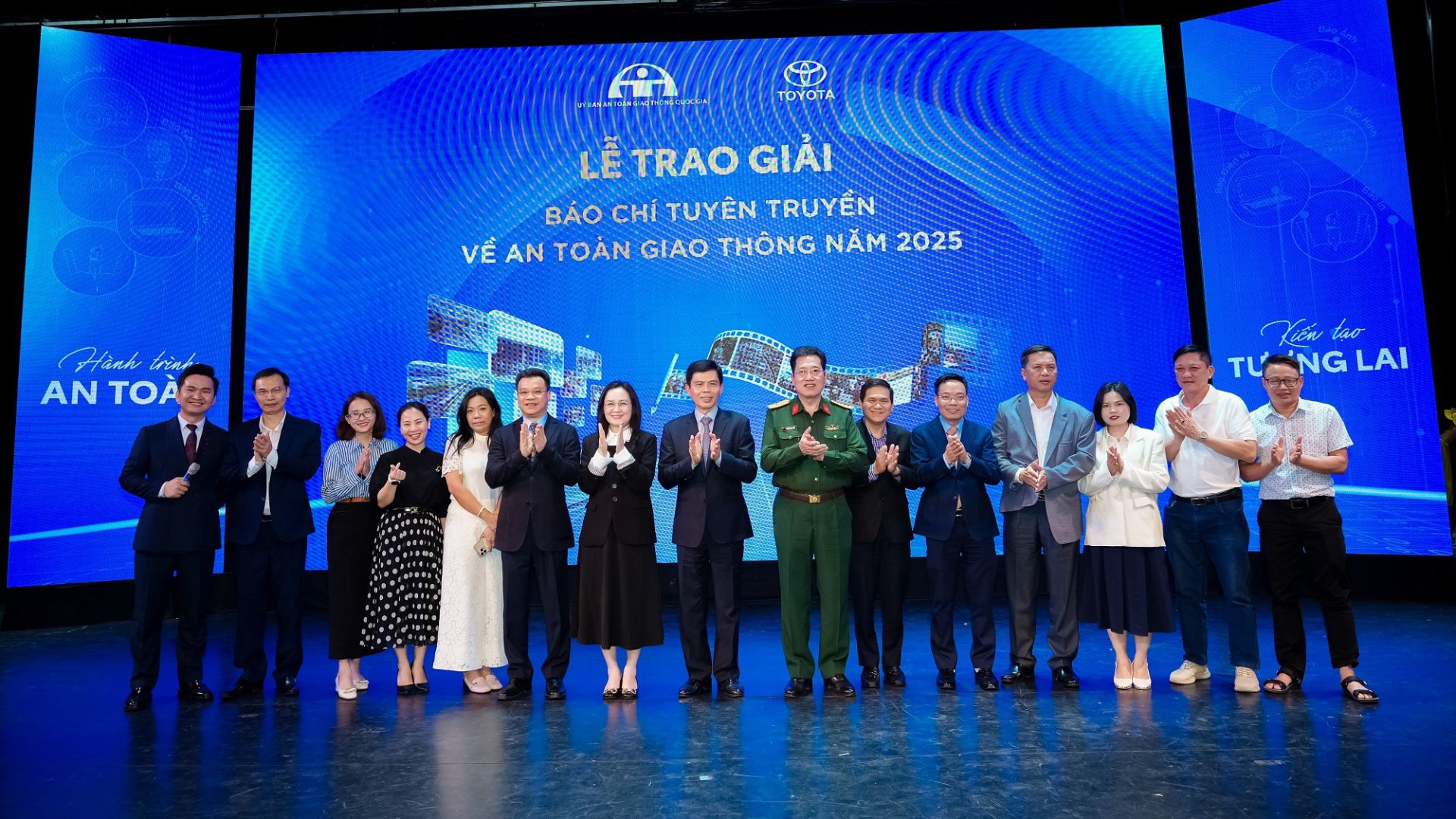 Lễ trao Giải thưởng &ldquo;B&aacute;o ch&iacute; tuy&ecirc;n truyền về an to&agrave;n giao th&ocirc;ng năm 2025&rdquo;