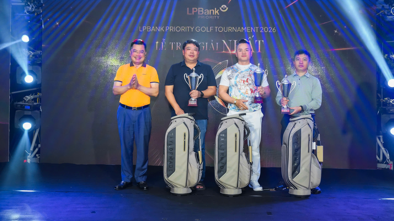 C&aacute;c Golfer nhận giải Nhất tại Gala LPBank Priority Golf Tournament 2026