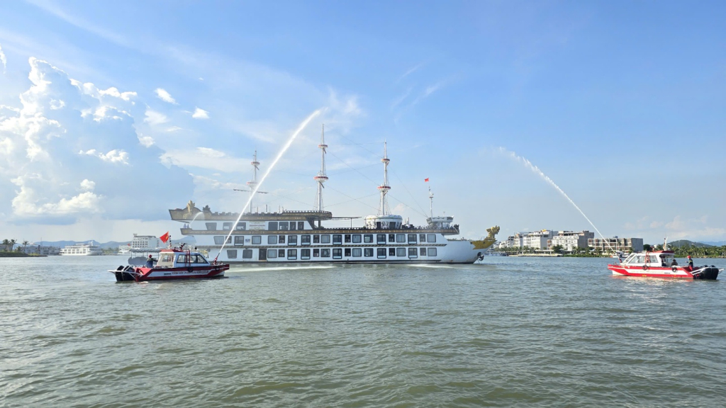 Quảng Ninh siết chặt an toàn tham quan vịnh