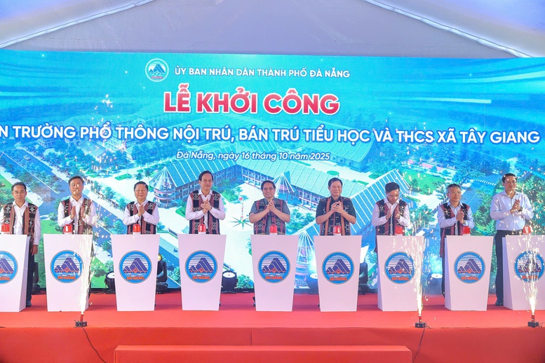 Thủ tướng Phạm Minh Ch&iacute;nh v&agrave; c&aacute;c đại biểu khởi c&ocirc;ng dự &aacute;n Trường phổ th&ocirc;ng nội tr&uacute;, b&aacute;n tr&uacute; Tiểu học v&agrave; THCS x&atilde; T&acirc;y Giang, th&agrave;nh phố Đ&agrave; Nẵng ng&agrave;y 16/10/2025