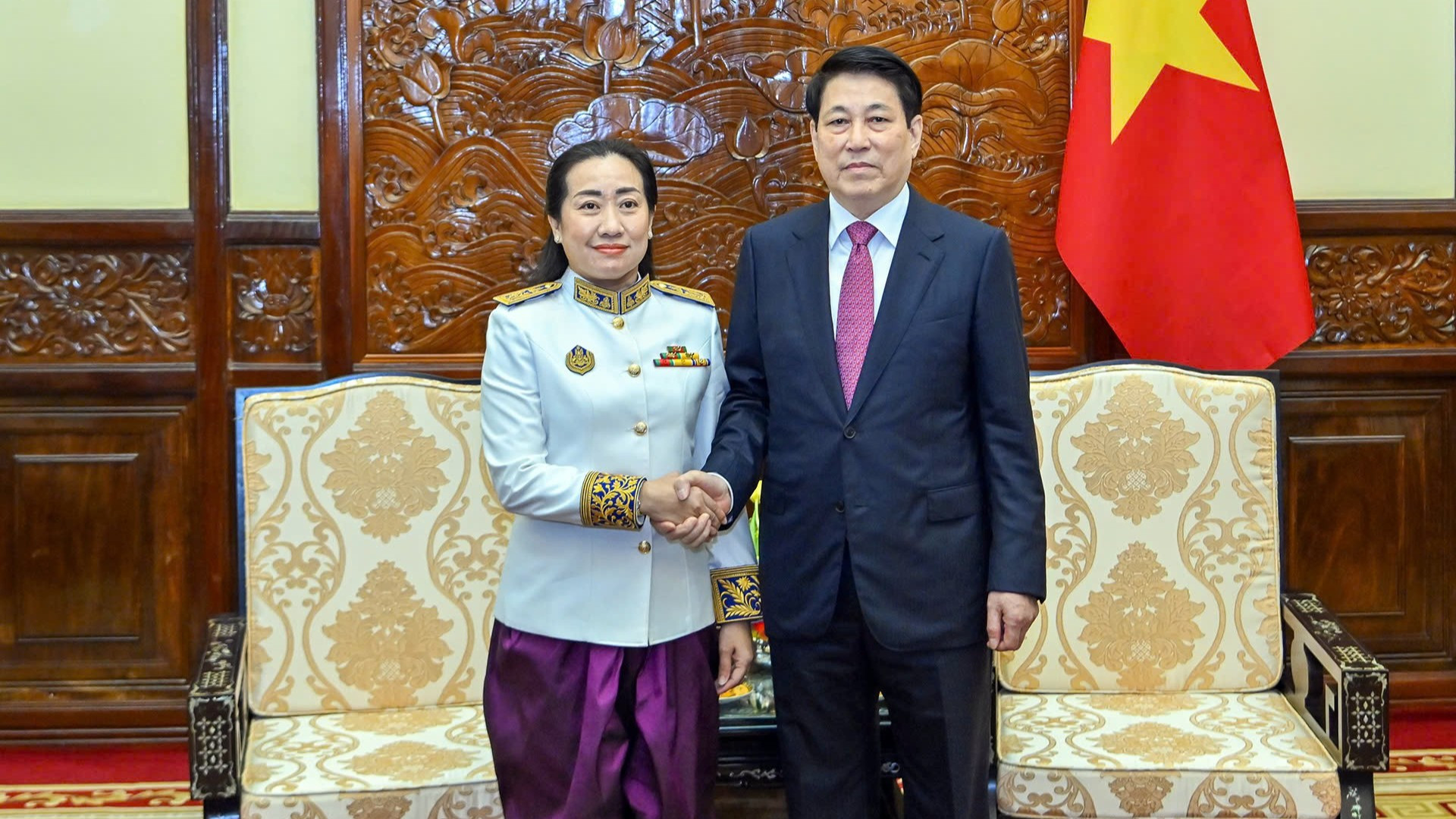 Chủ tịch nước Lương Cường tiếp Đại sứ đặc mệnh to&agrave;n quyền Vương quốc Campuchia. (Ảnh: THỦY NGUY&Ecirc;N)