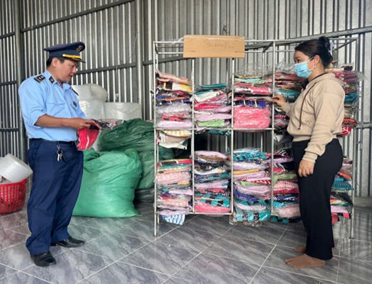 Đồng Tháp: Xử phạt cơ sở kinh doanh quần áo không rõ nguồn gốc qua livestream