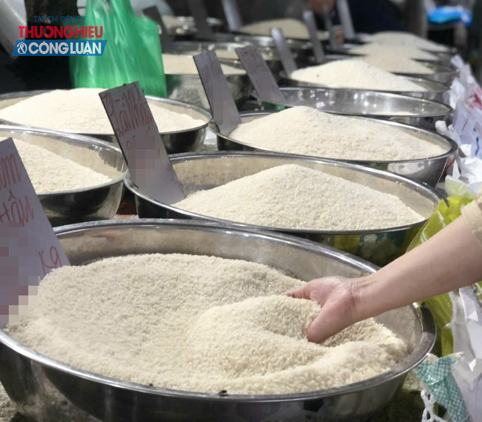 Trong bối cảnh gi&aacute; xăng dầu biến động mạnh do ảnh hưởng từ xung đột Trung Đ&ocirc;ng, Philippines đang nghi&ecirc;n cứu &aacute;p mức gi&aacute; trần khoảng 50 peso/kg đối với gạo nhập khẩu. (Ảnh minh họa)