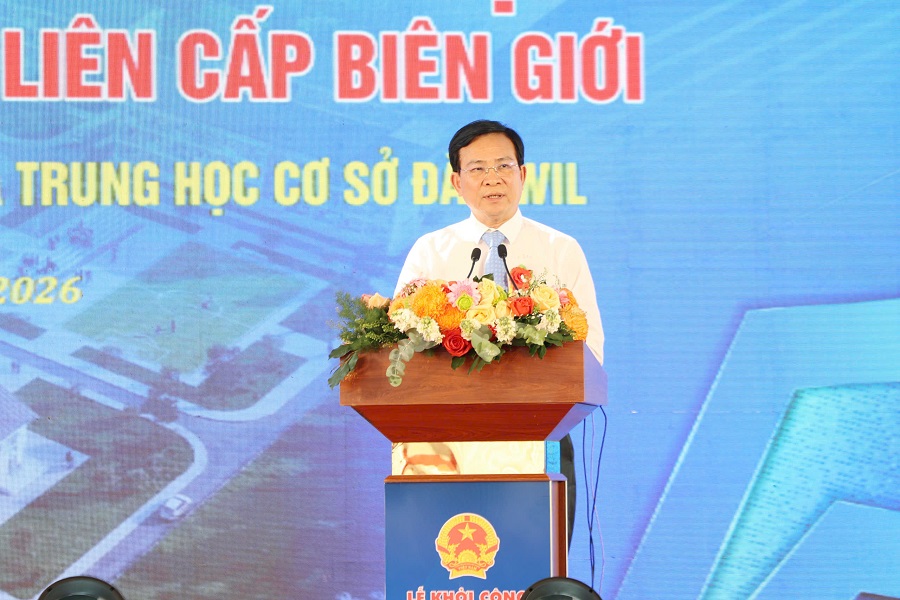 Đồng ch&iacute; Hồ Văn Mười, Ủy vi&ecirc;n BCH Trung ương Đảng, Ph&oacute; B&iacute; thư Tỉnh ủy, Chủ tịch UBND tỉnh ph&aacute;t biểu tại Lễ khởi c&ocirc;ng