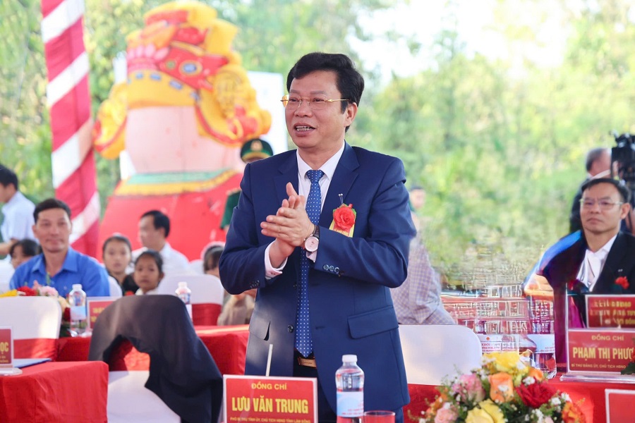 Đồng ch&iacute; Lưu Văn Trung, Ph&oacute; B&iacute; thư Tỉnh ủy, Chủ tịch HĐND tỉnh tham dự Lễ khởi c&ocirc;ng Trường phổ th&ocirc;ng nội tr&uacute; li&ecirc;n cấp TH v&agrave; THCS Tuy Đức