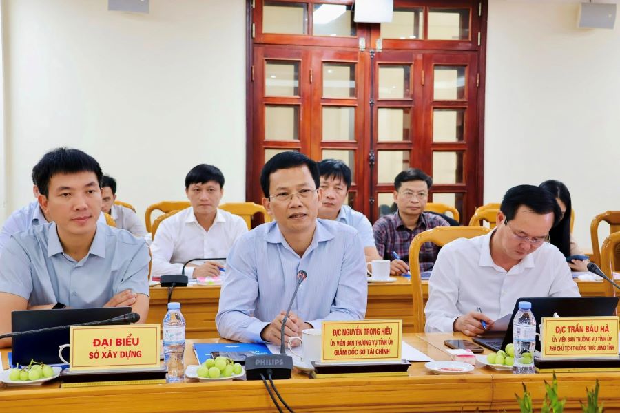 Gi&aacute;m đốc Sở T&agrave;i ch&iacute;nh H&agrave; Tĩnh Nguyễn Trọng Hiếu ph&aacute;t biểu tại buổi l&agrave;m việc