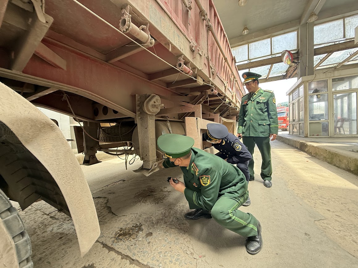 Nỗ lực thực hiện “nhiệm vụ kép” tại Cửa khẩu quốc tế Cầu Treo