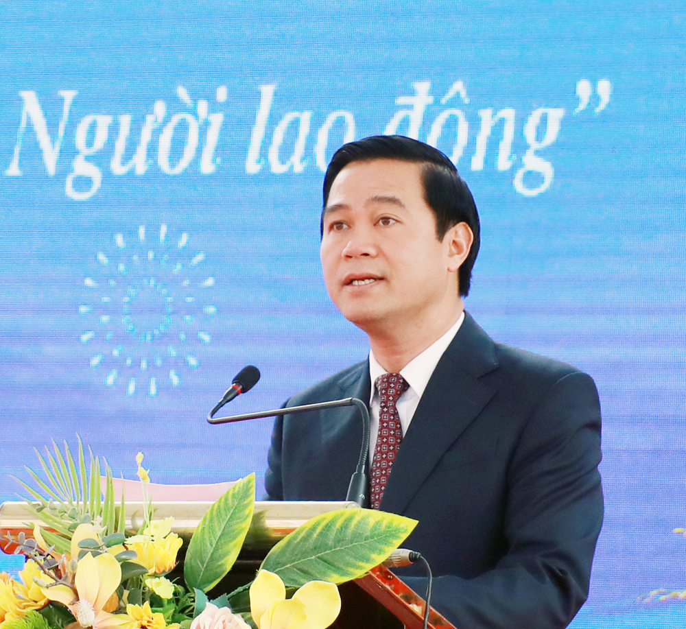 Đồng ch&iacute; L&ecirc; Xu&acirc;n Lợi ph&aacute;t biểu tại ng&agrave;y hội.