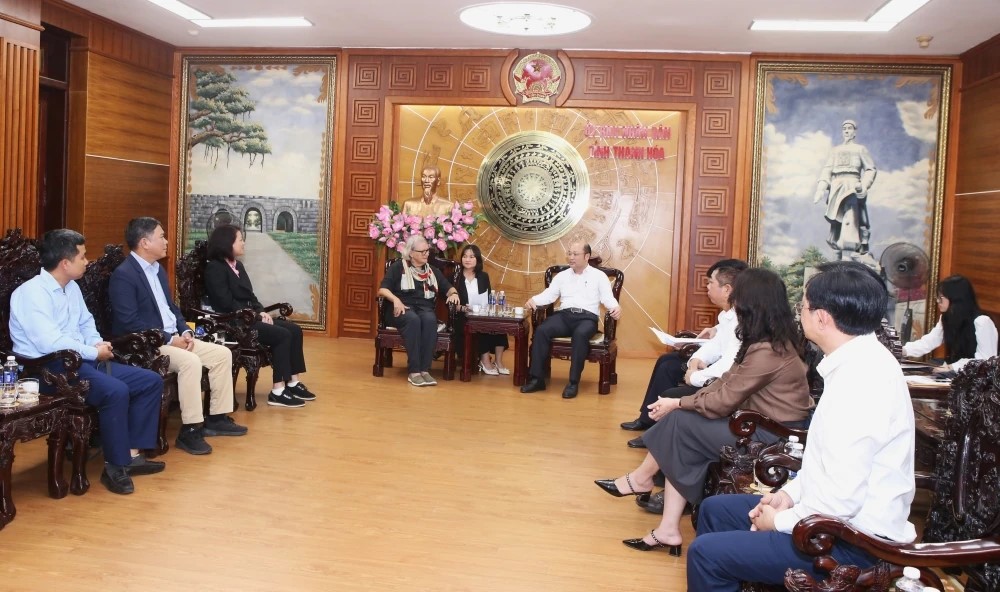 To&agrave;n cảnh buổi l&agrave;m việc