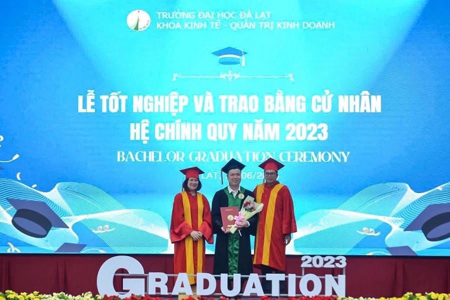 Anh Nguyễn Nhật Ph&uacute;c tốt nghiệp ng&agrave;nh Quản trị kinh doanh tại Trường Đại học Đ&agrave; Lạt