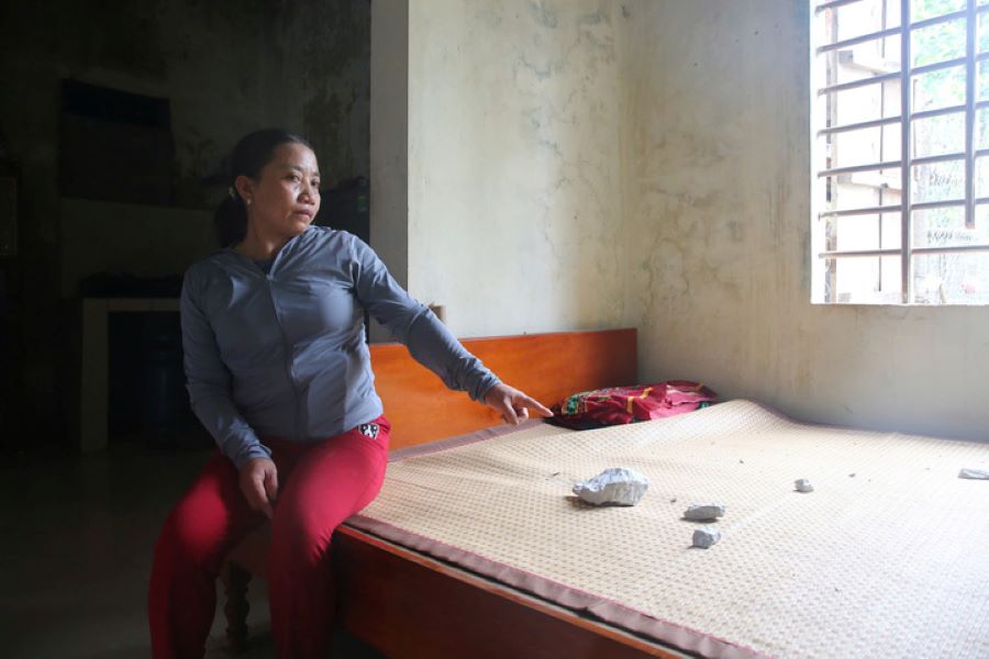 Hoạt động nổ m&igrave;n khai th&aacute;c kho&aacute;ng sản của C&ocirc;ng ty cổ phần 207 l&agrave;m đ&aacute; văng v&agrave;o nh&agrave; d&acirc;n