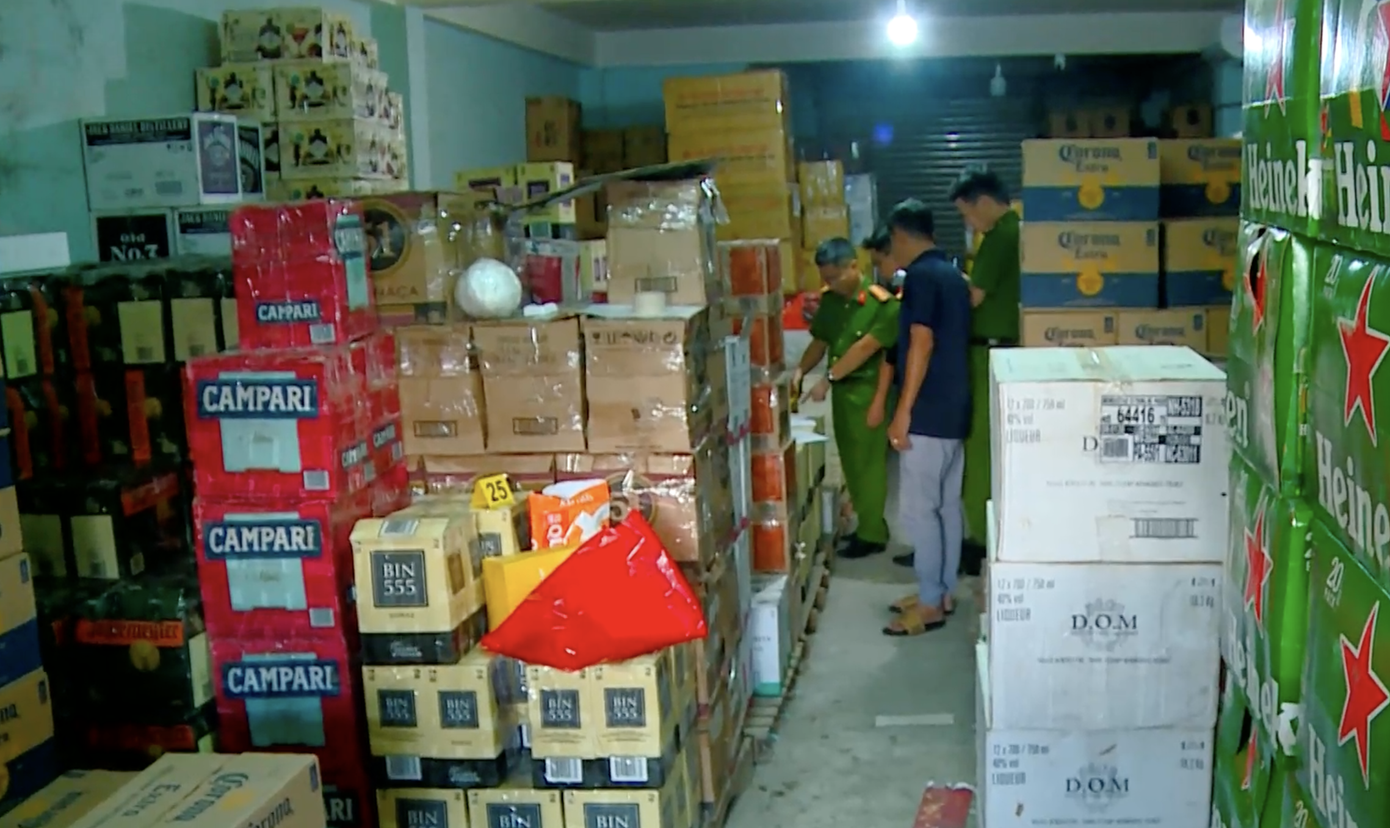 Triệt phá đường dây rượu giả quy mô lớn, thu lợi bất chính hơn 14,6 tỷ đồng